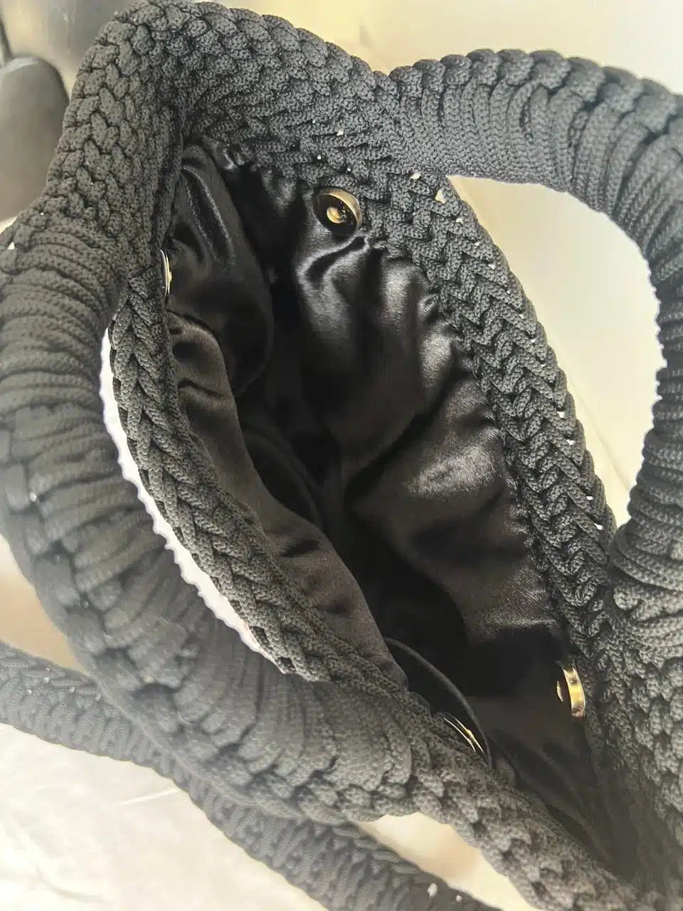 sac noir en crochet avec papillon