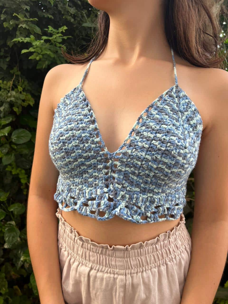 Top crochet bleu 100% handmade avec taille ajustable