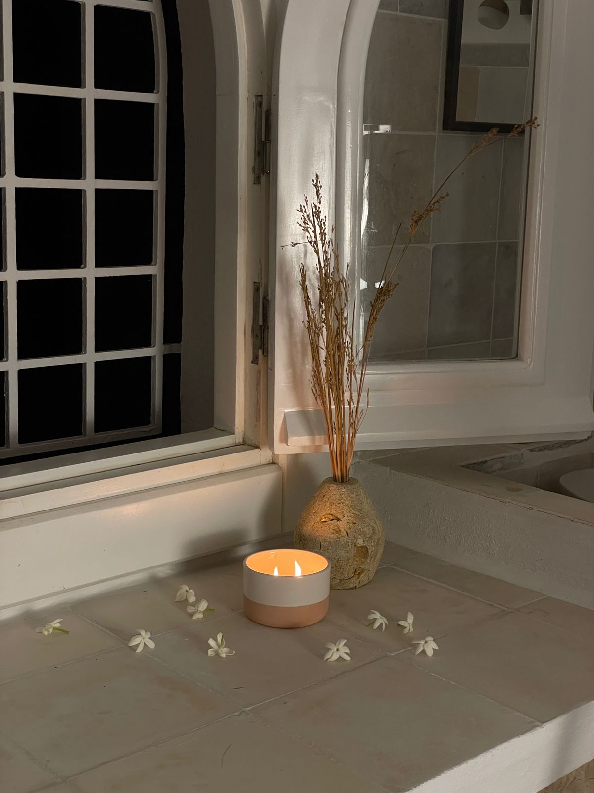 Bougie parfumée au Jasmin sauvage avec contenant en céramique (200g)