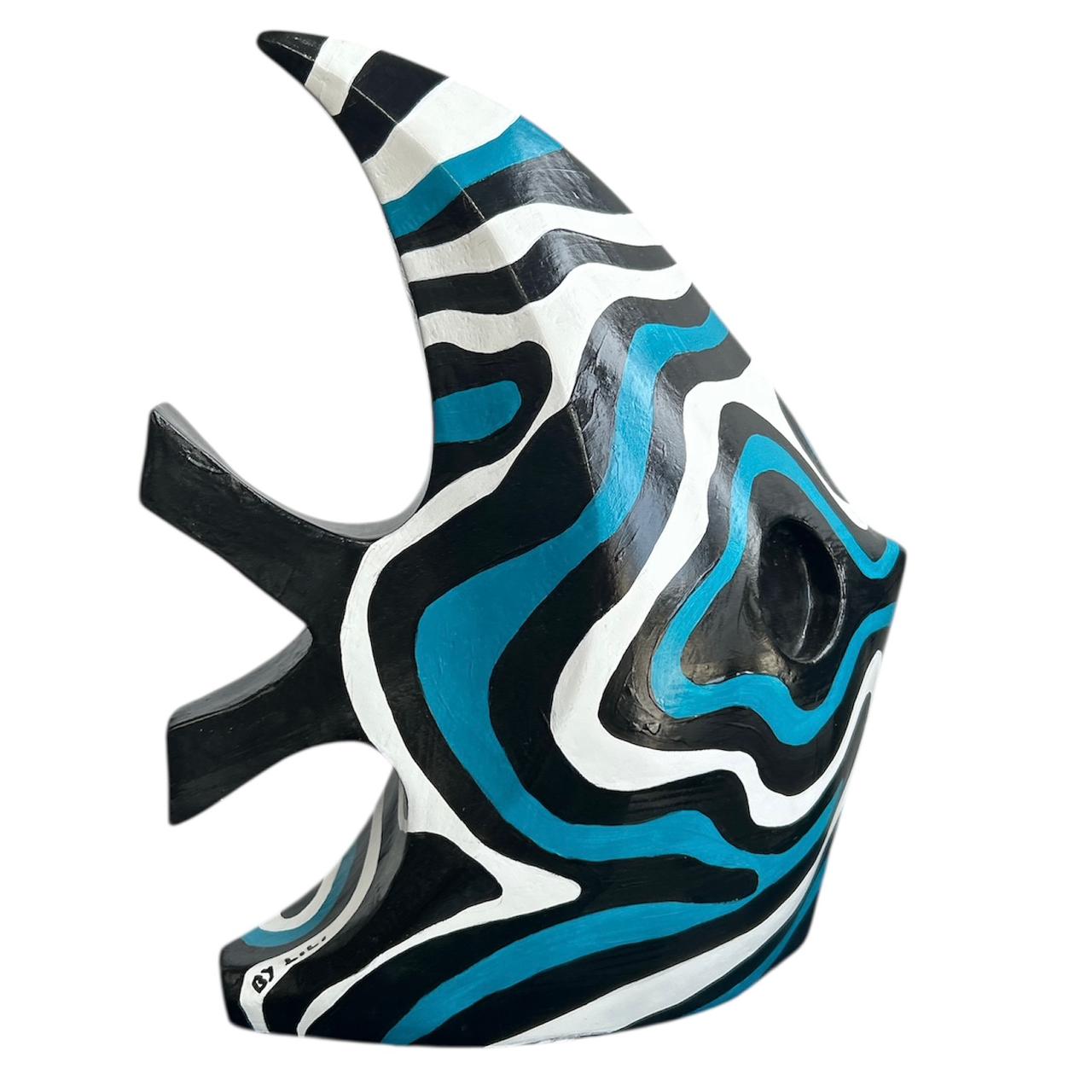 Sculpture Poisson Design – Motifs Ondulés Noir, Bleu et Blanc – Pièce Unique Moderne