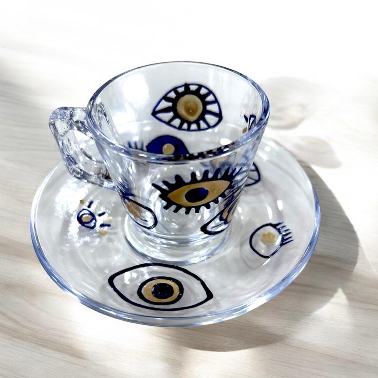 Un coffret bleu composé de Tasse et sous-tasse en verre - Motif Oeil