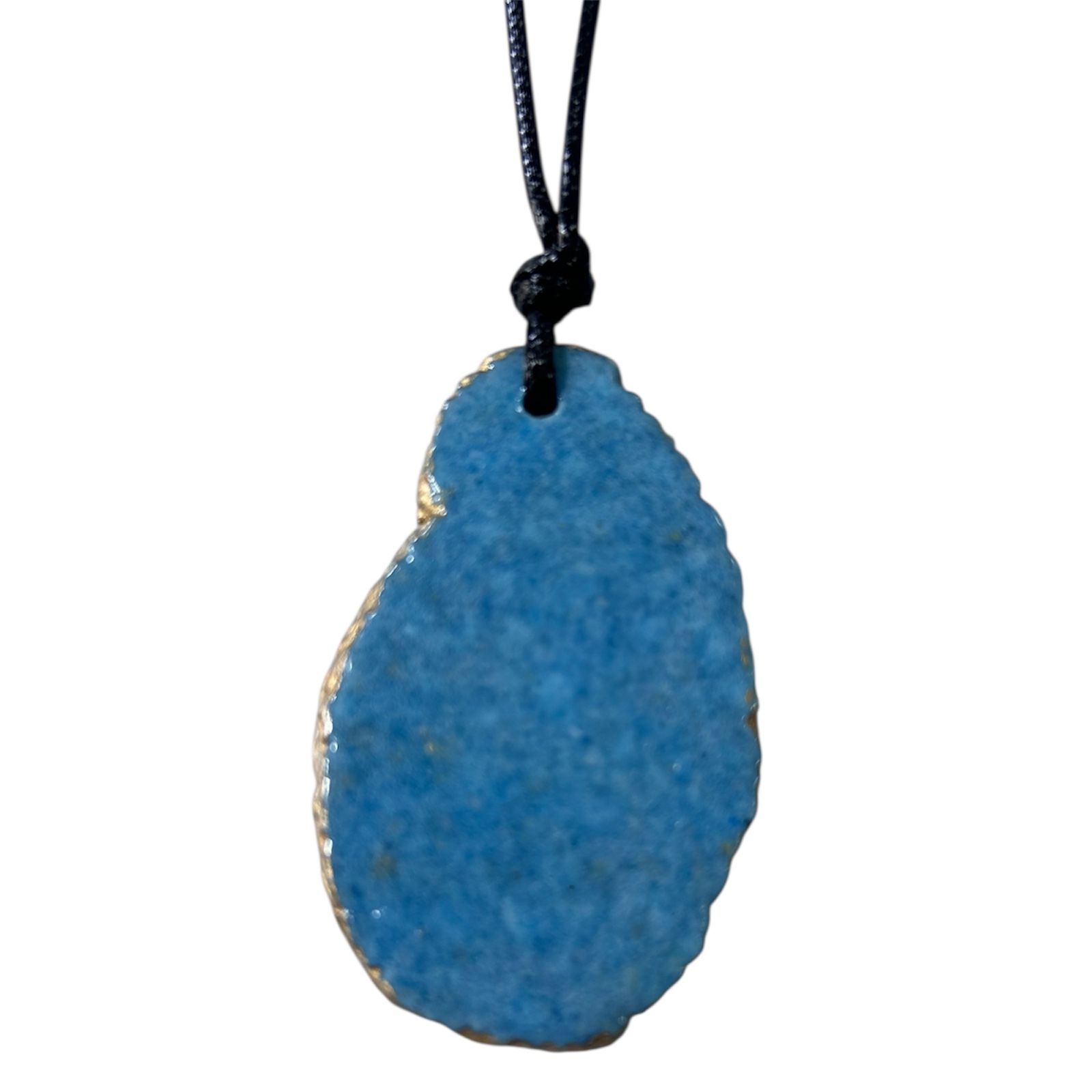 Pendentif Résine Bleue Finition Dorée – Fabrication Artisanale