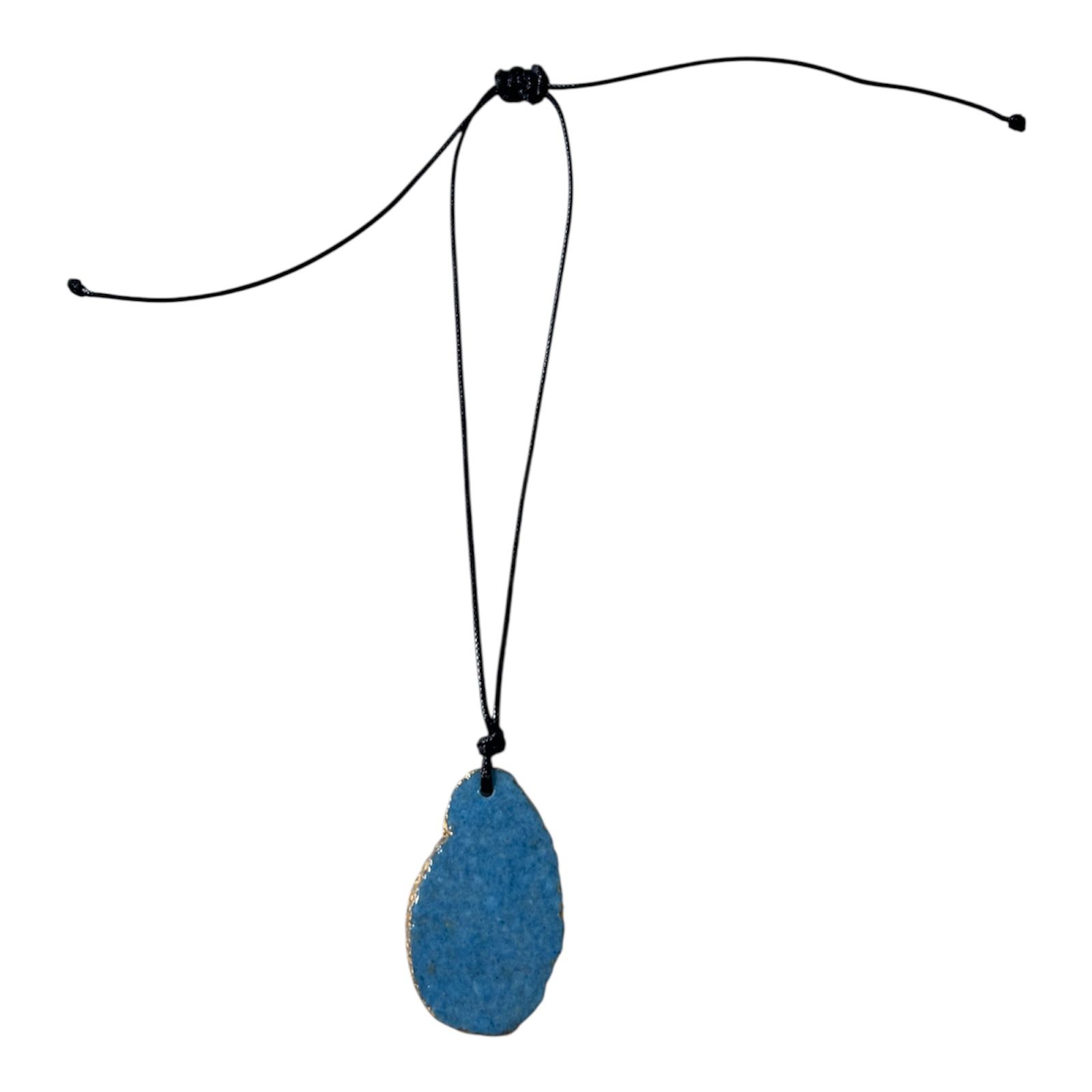 Pendentif Résine Bleue Finition Dorée – Fabrication Artisanale