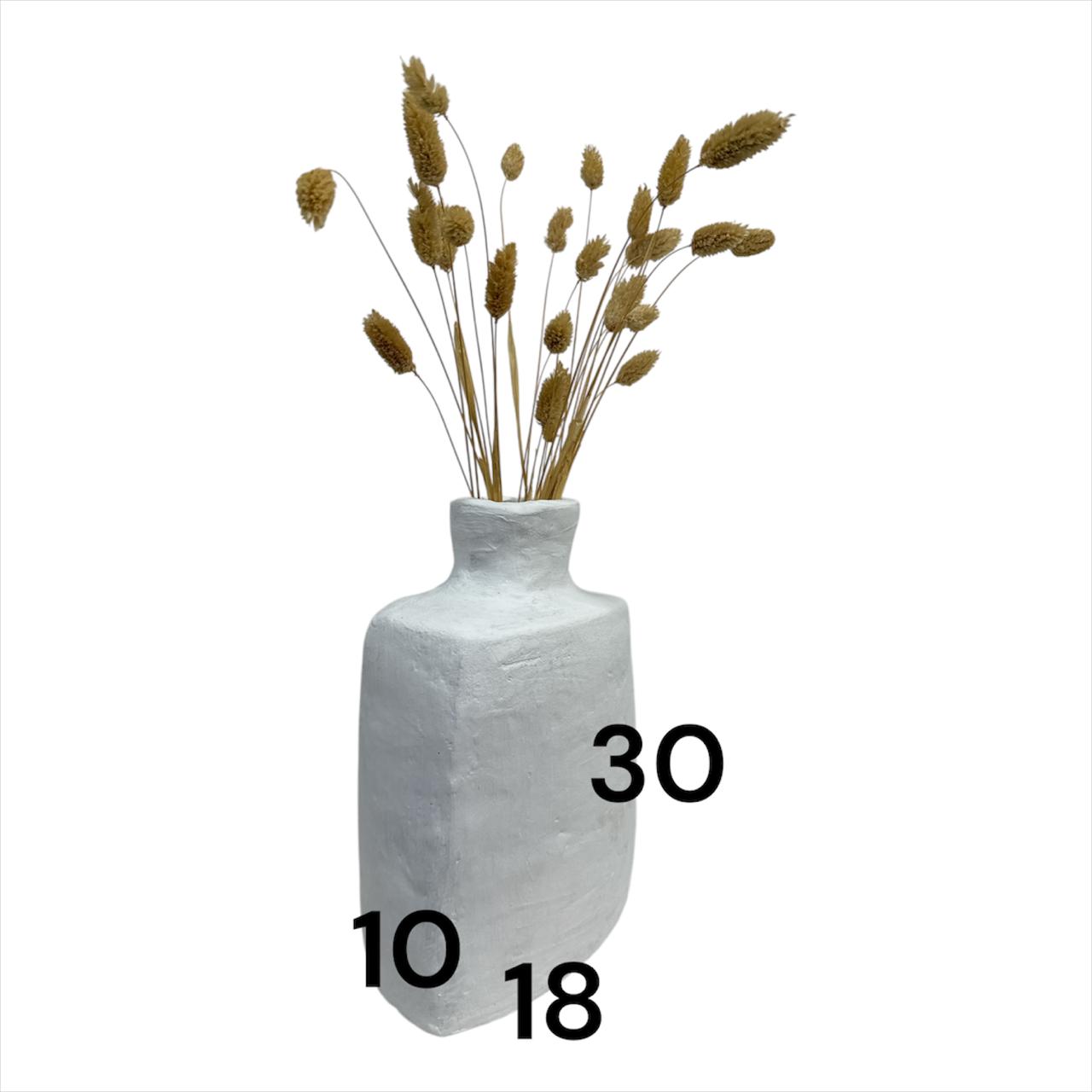 Vase blanc avec bouquet de fleurs séchées - Poterie artisanale