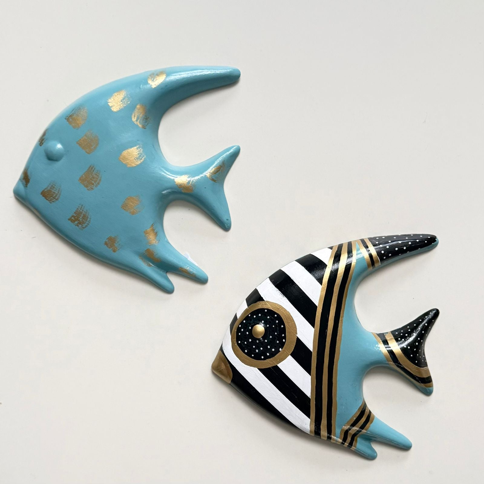 Sculpture murale poisson- Céramique peinte à la main 20 X 20 cm