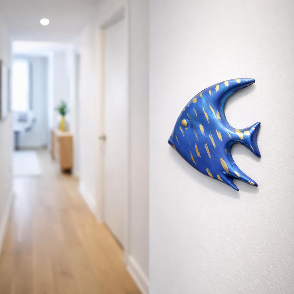 Sculpture murale poisson- Céramique peinte à la main 20 X 20 cm