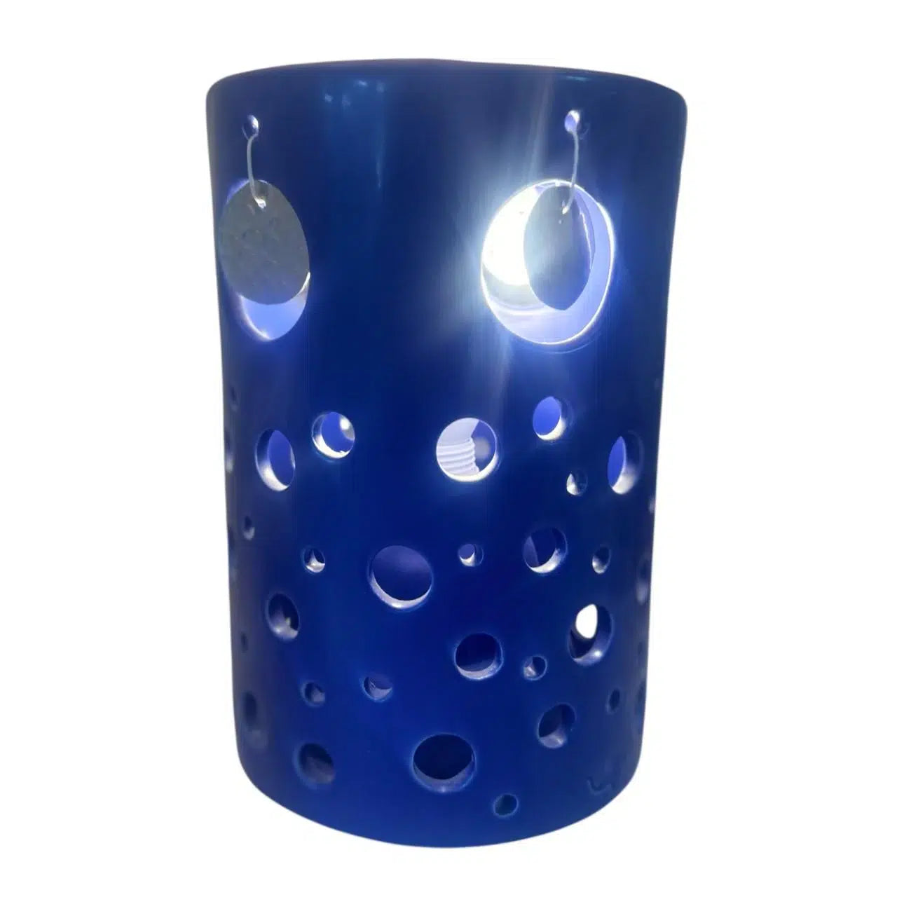 Lampe ajouré en céramique et ses médaillons en cuivre - Diamètre 15 cm, H 20 cm