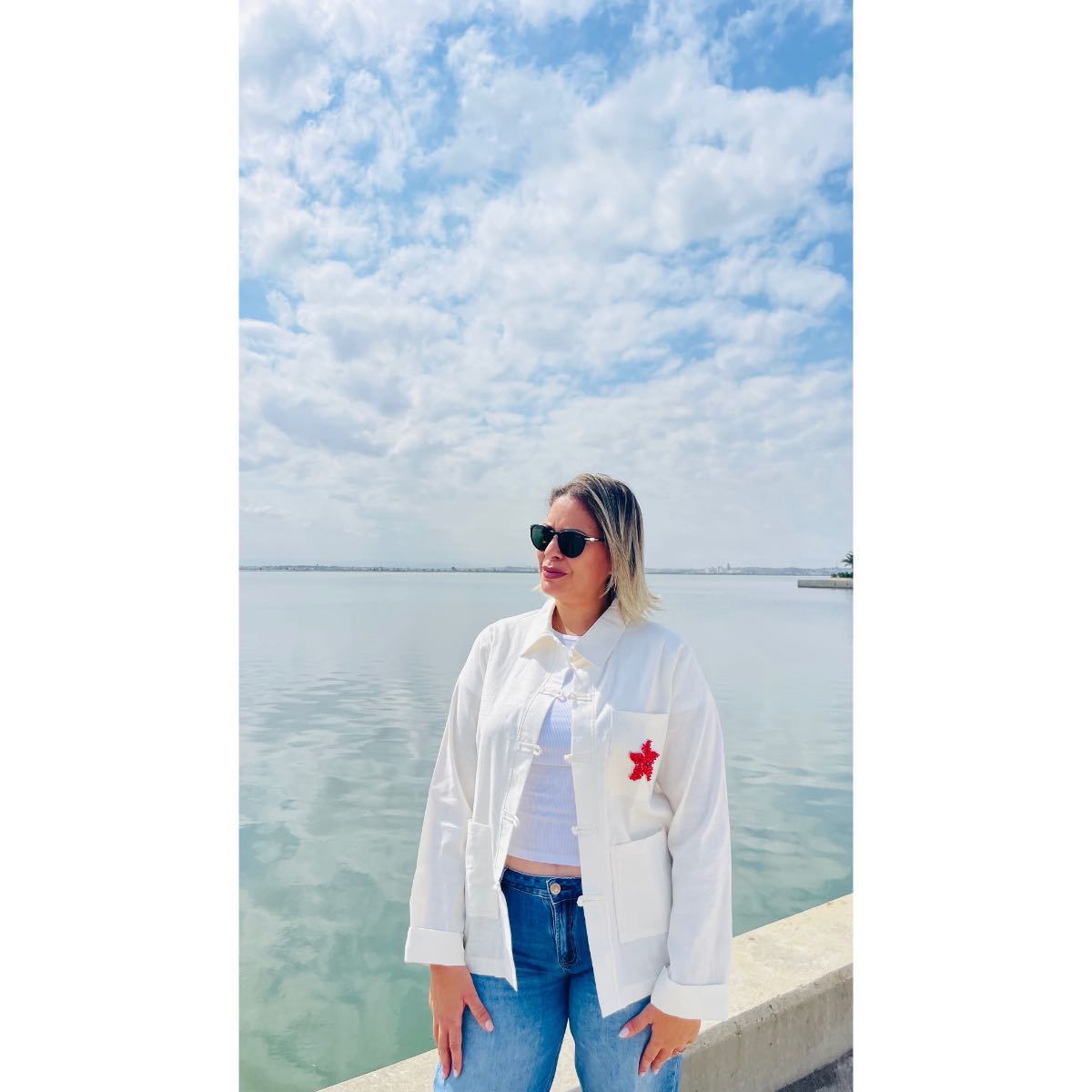 Veste brodée en lin blanc artisanale unique pour un style chic