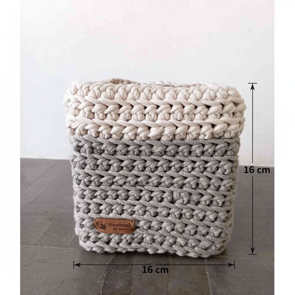 cache pot crochet tendance en gris ou blanc cassé 16x16x18 cm avec un pot en argile