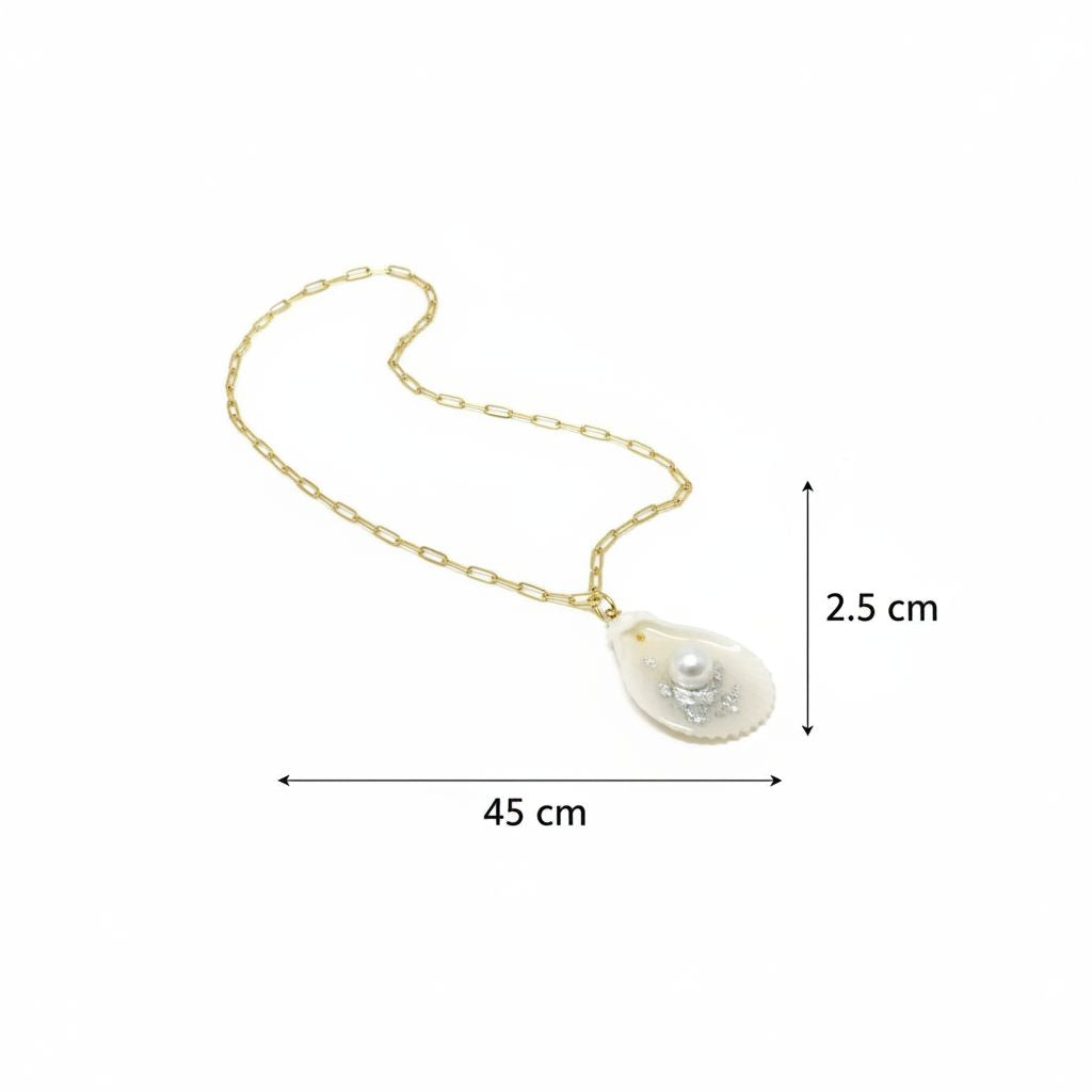 collier coquillage artisanal en résine époxy élégance dorée