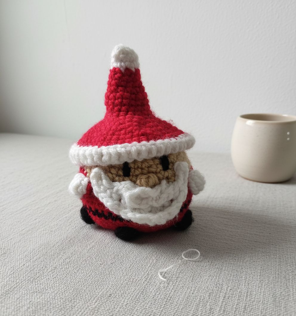 Père Noël crochet figurine artisanale irrésistible en rouge et blanc