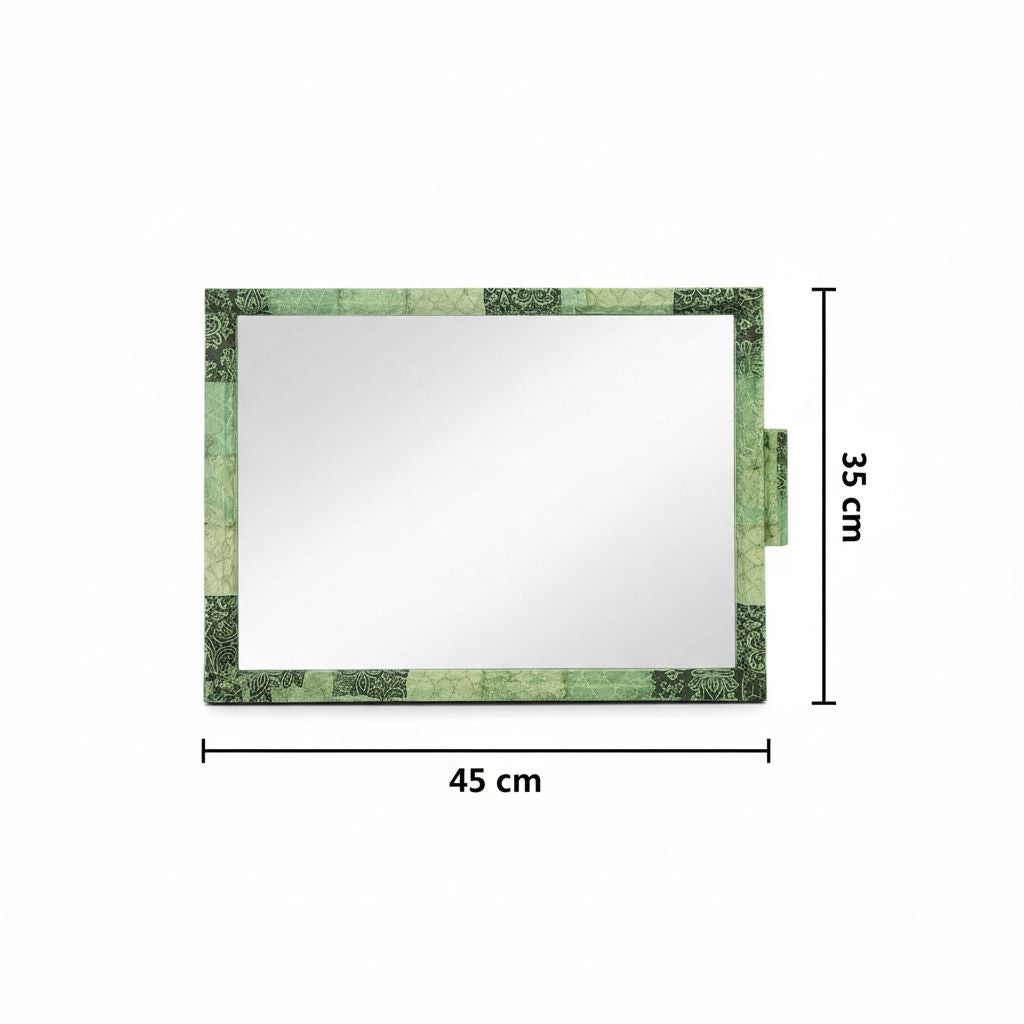 Plateau vert artisanal avec miroir design arabesque élégant