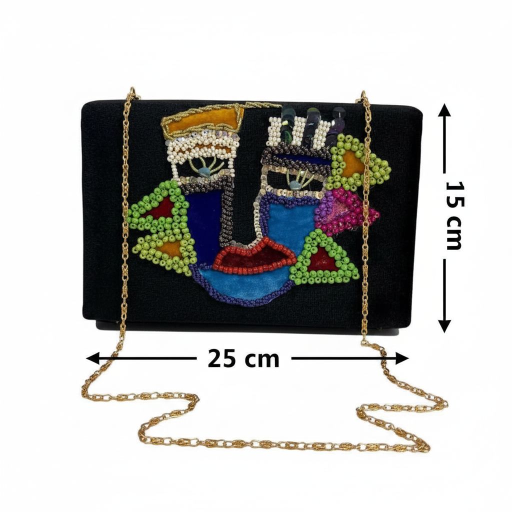 pochette soirée en velours noir avec visage brodé en perles