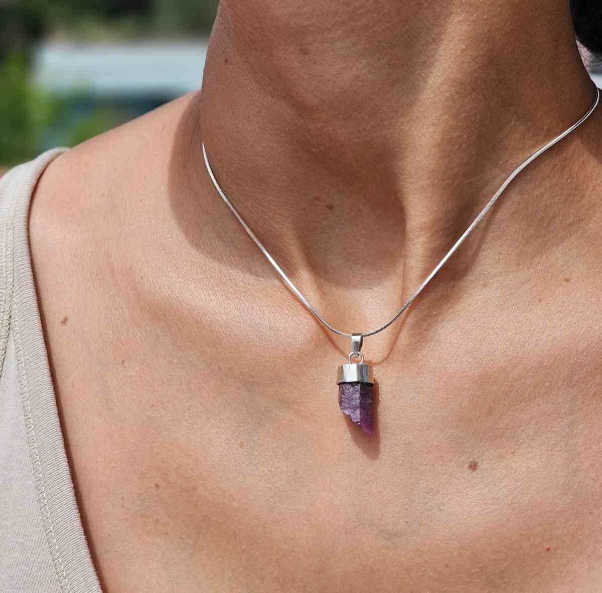 Collier rubis brut en argent 925 éclat et élégance unique