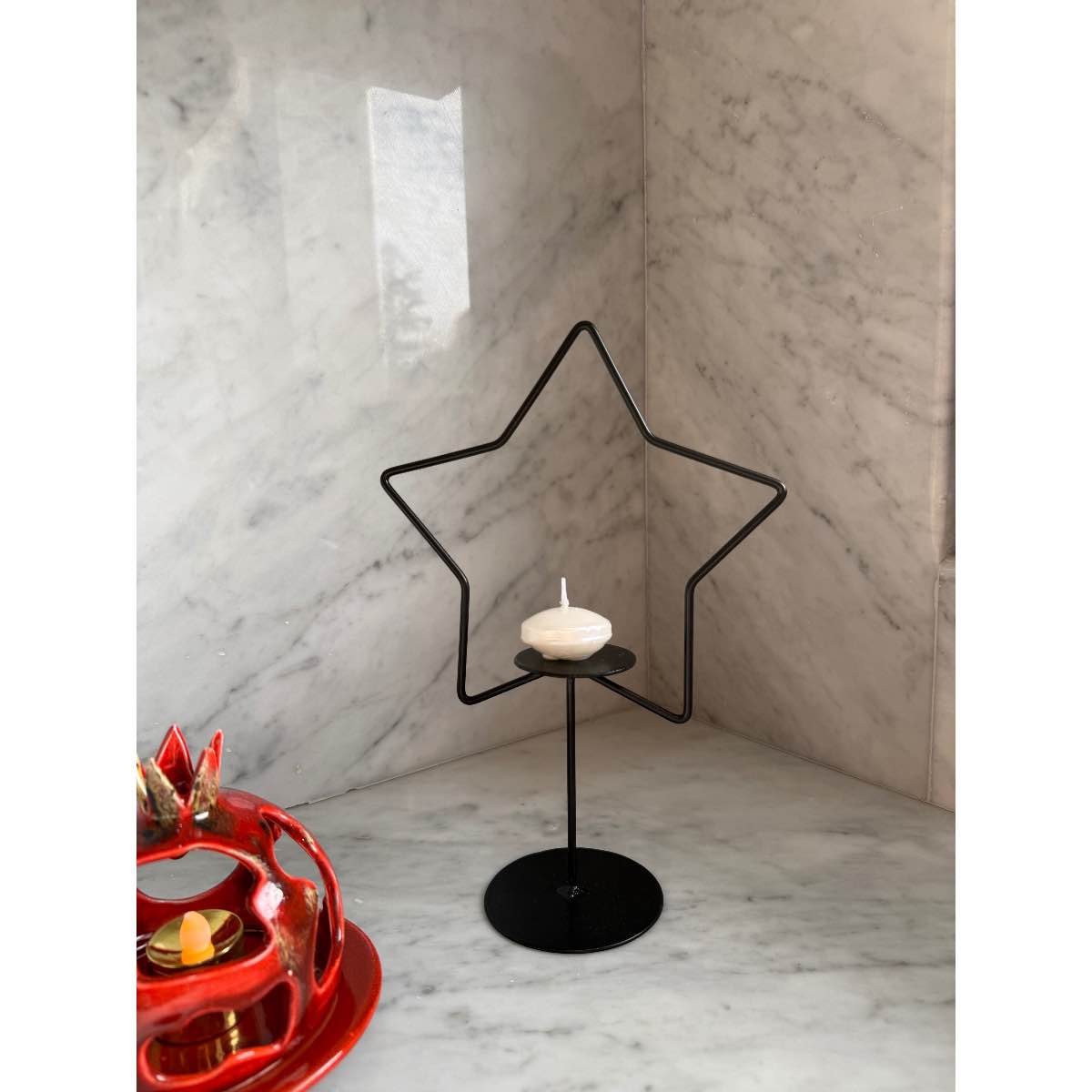 Article de décoration en métal — vue détaillée. Artisanat tunisien.