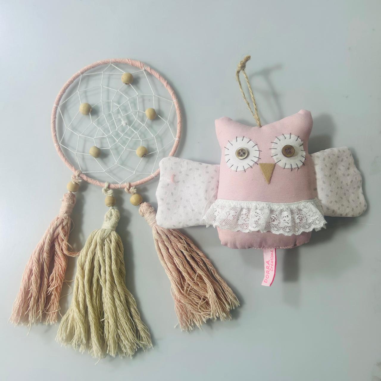 Hibou décoratif artisanal en tissu avec ailes et dentelle