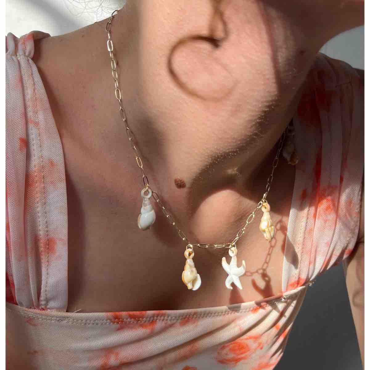 Collier coquillage été exclusif pour un style irrésistible