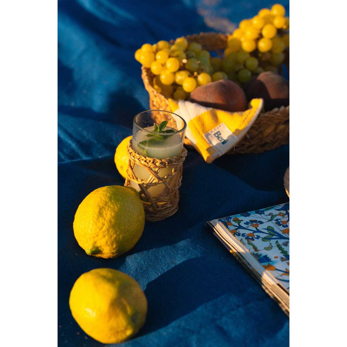 Corbeille tressée artisanale naturelle pour un rangement élégant