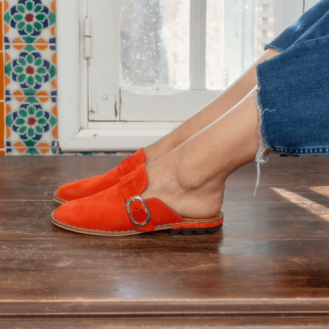 Babouche "Tangerine" en daim orange unisexe - Balgha upcylée - artisanat Tunisien fait main | ILEYCOM