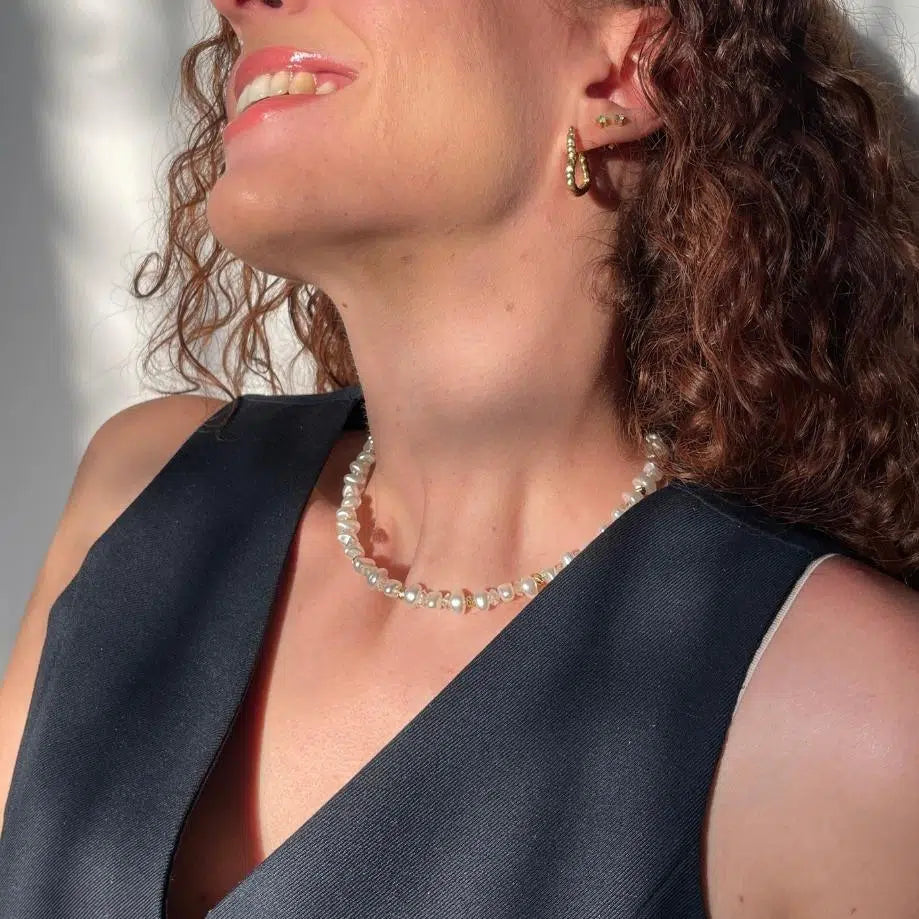 collier perles blanches chic et élégant pour toutes occasions