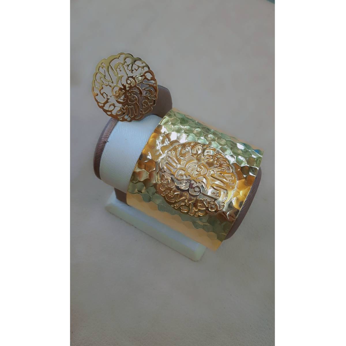 gourmette cuivre or élégance unique en 18K avec motifs arabesques