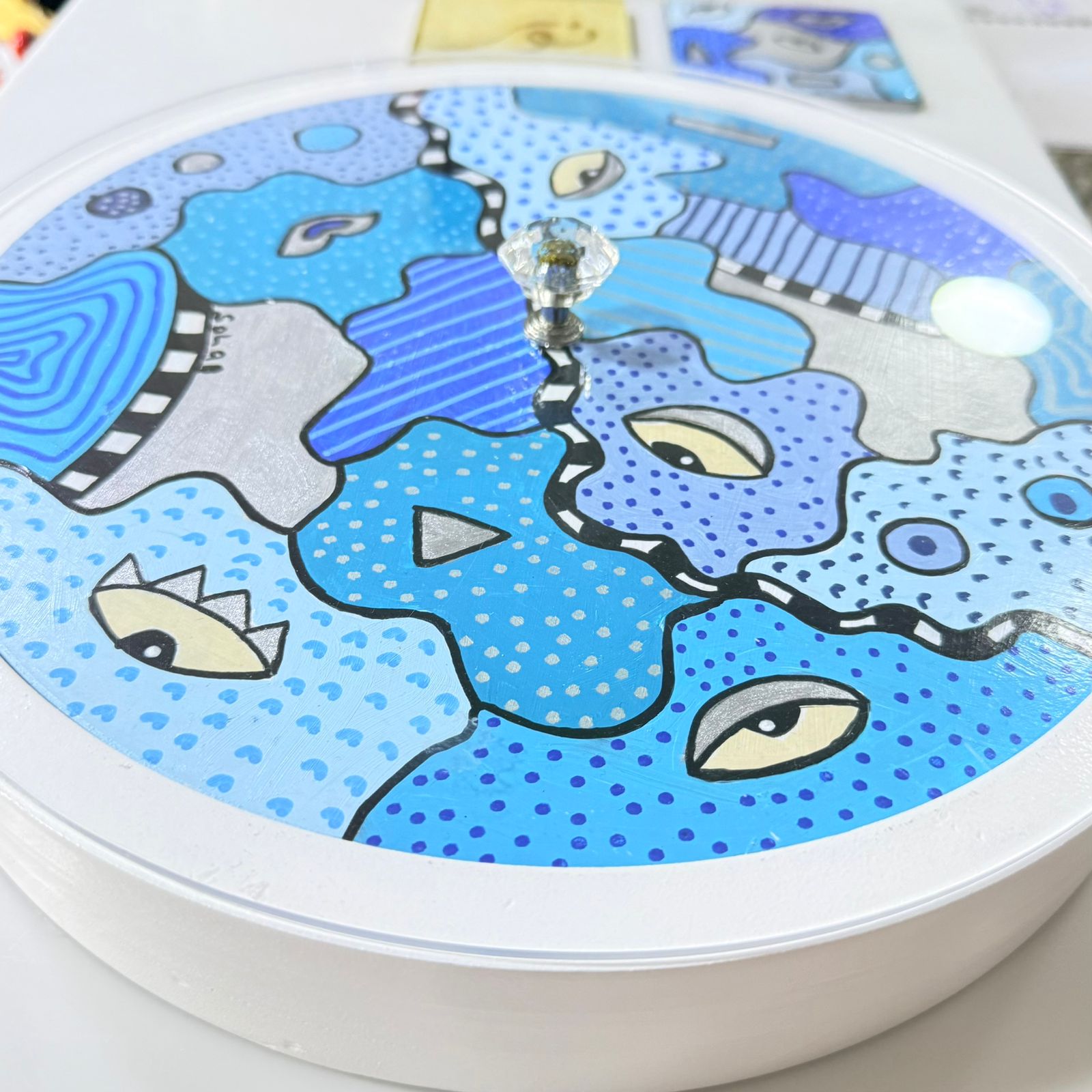 Boite en bois avec couvercle en plexi - Pièce design peinte à la main- Motifs en bleu