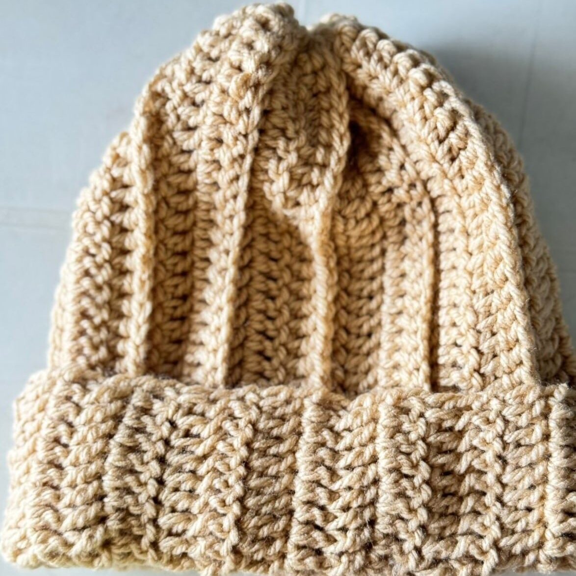 Bonnet Fait Main en Laine : Élégance et Confort Assurés