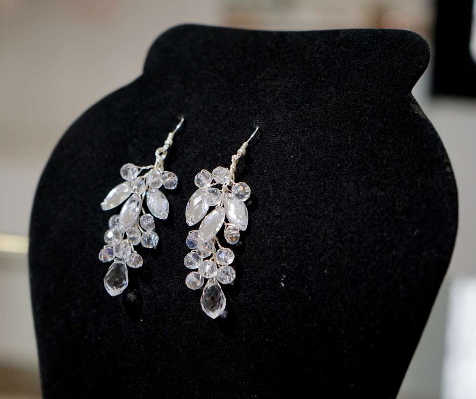 Boucles d'oreille pour mariée, couleur blanche , modèle longue - artisanat Tunisien fait main | ILEYCOM