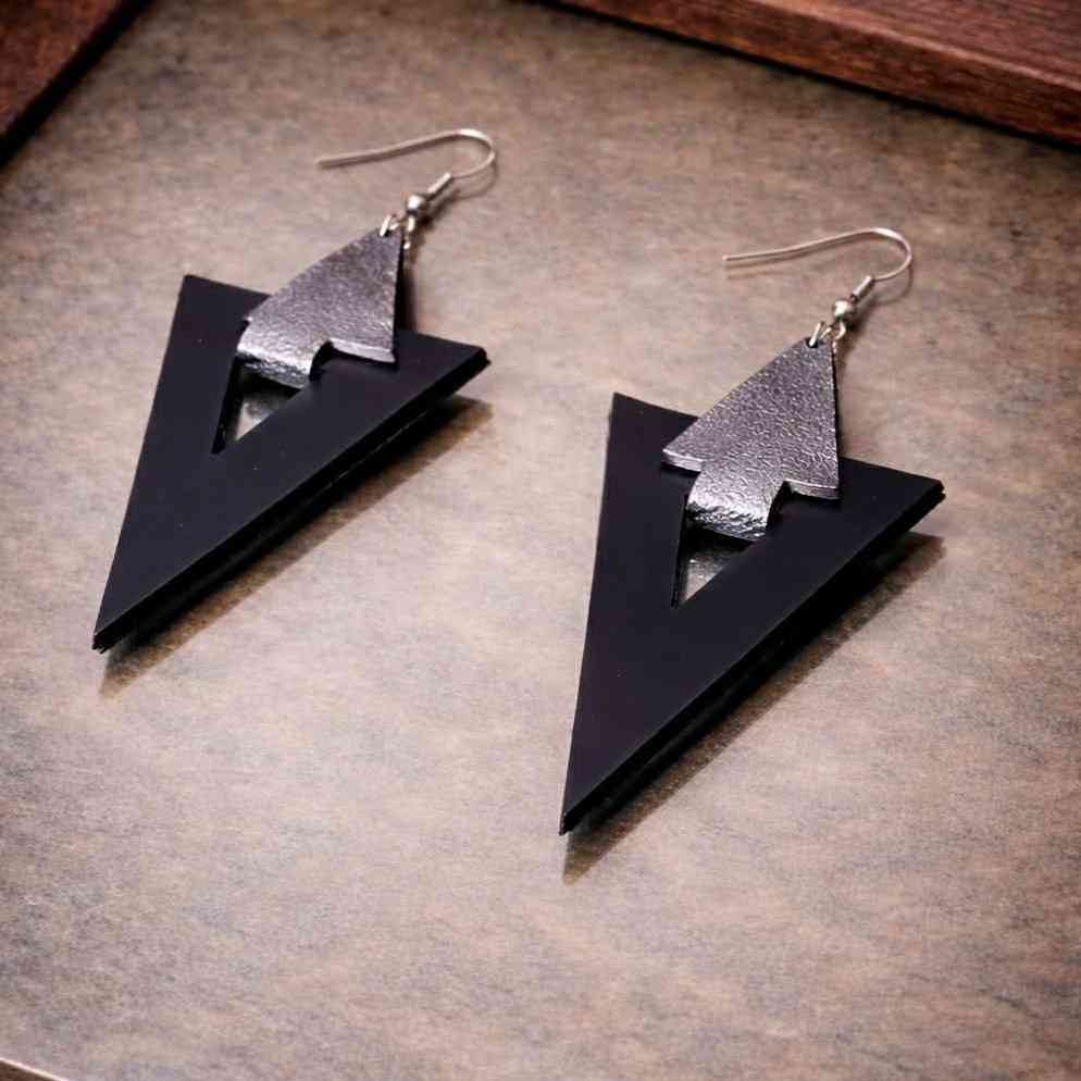 Boucles d'oreilles cuir noir et argenté flèche pièce unique