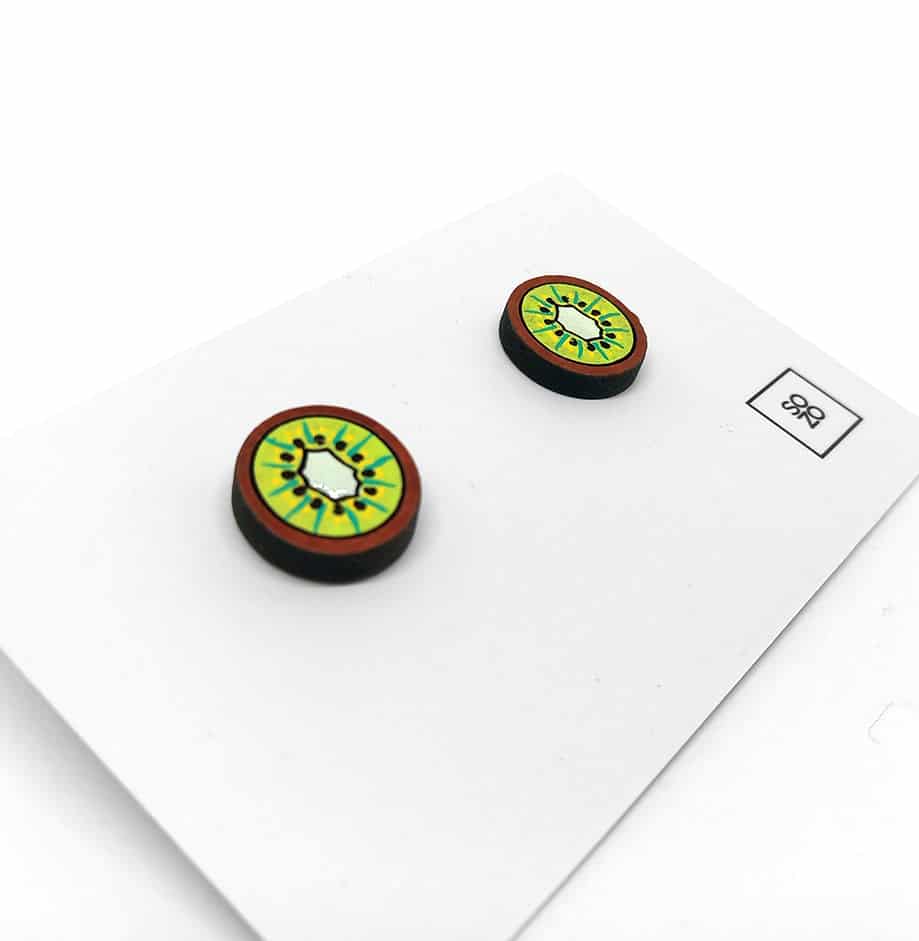 Boucles d'oreilles minimalistes "Kiwi" en bois peint - artisanat Tunisien fait main | ILEYCOM