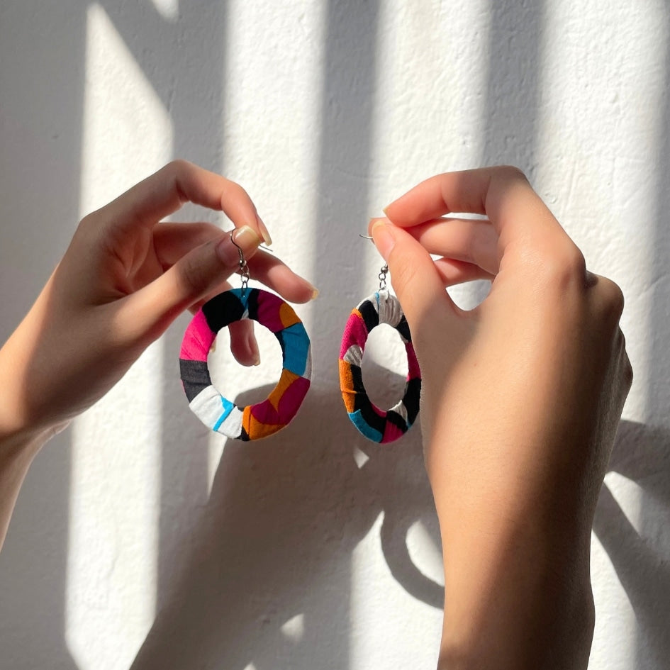 Boucles d'oreilles rondes recyclées multicolores - artisanat Tunisien fait main | ILEYCOM