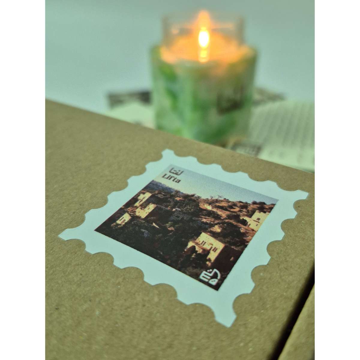 Bougie "Lifta" avec carte postale et enveloppe photos : Une histoire de Palestine