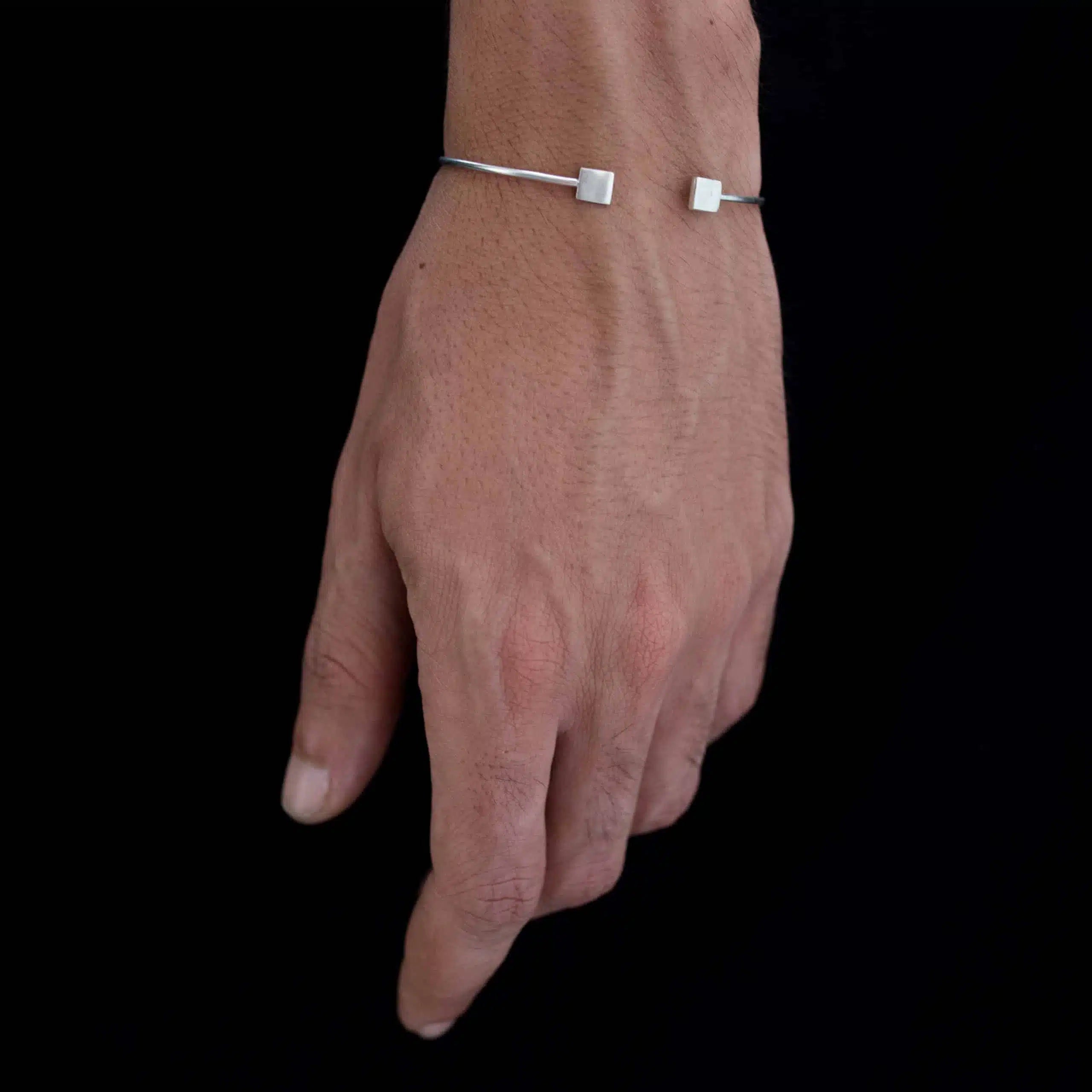 Bracelet minimaliste fine fait main en argent 925