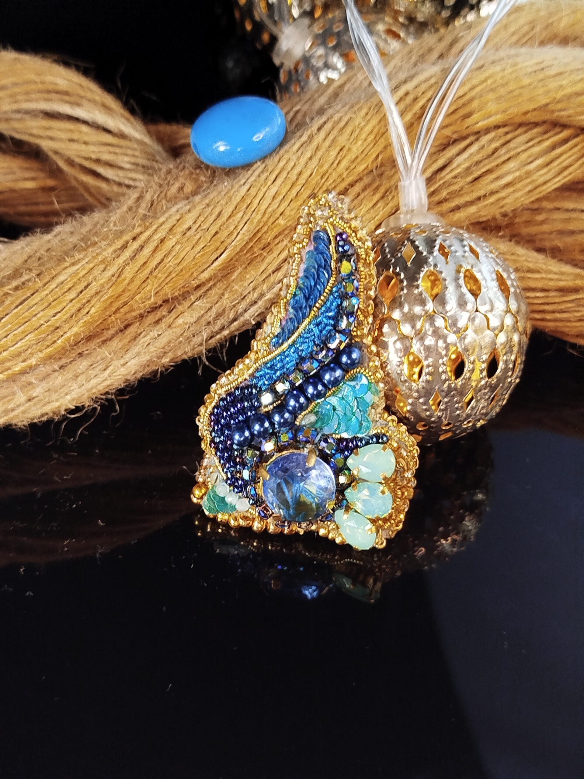 Broche multicolore artisanale élégante pour un style unique