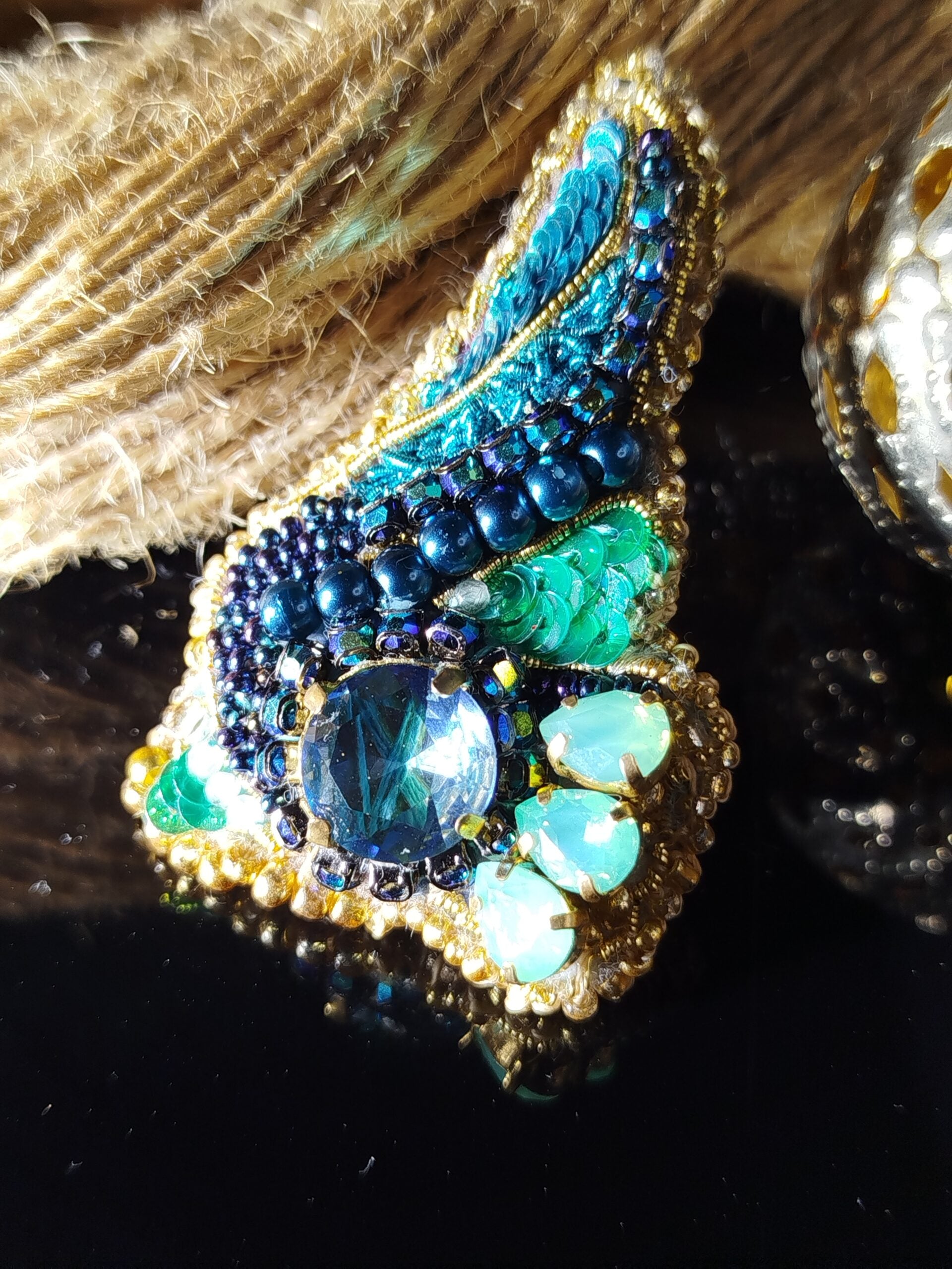 Broche multicolore artisanale élégante pour un style unique