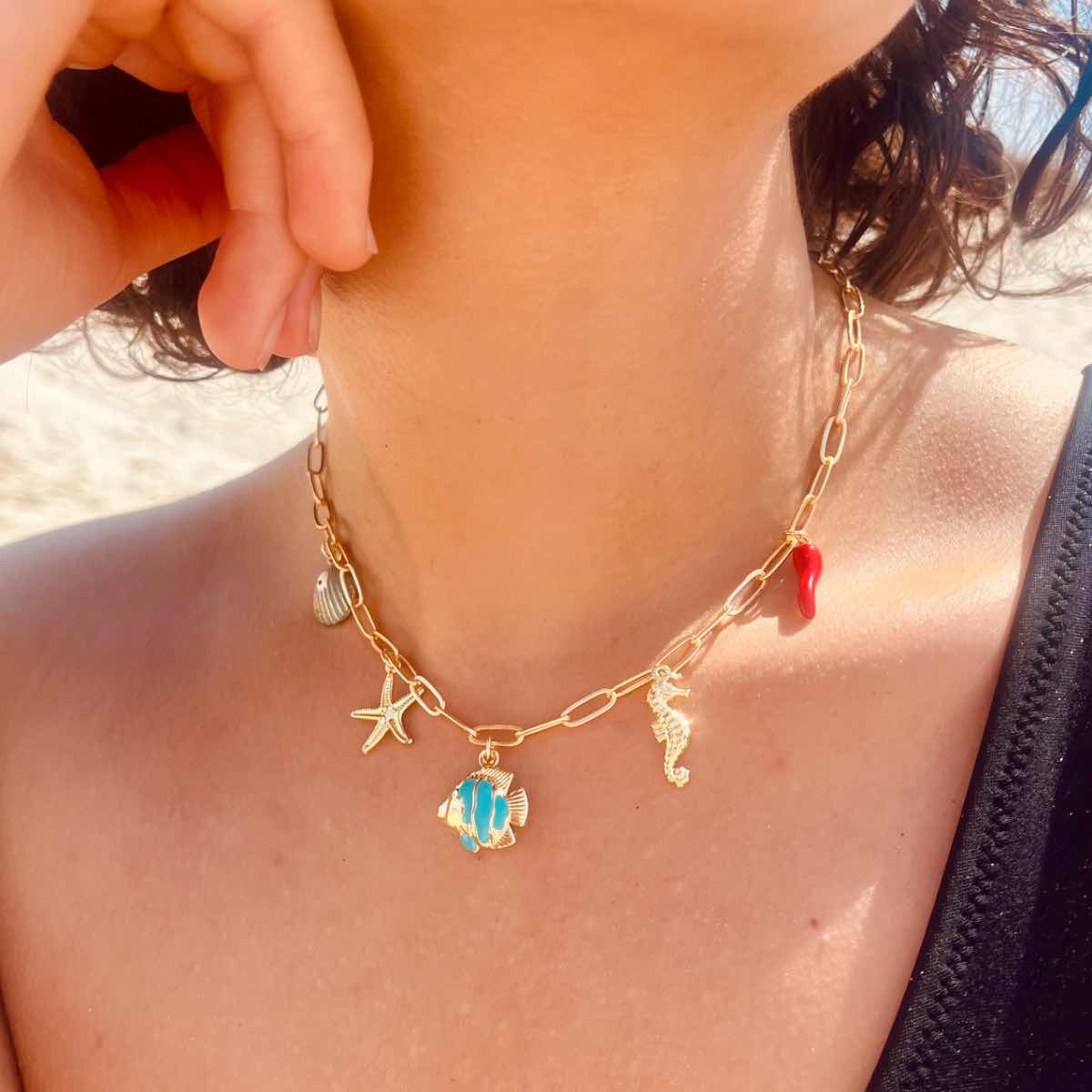 Collier houta avec charmes irrésistibles pour un style unique