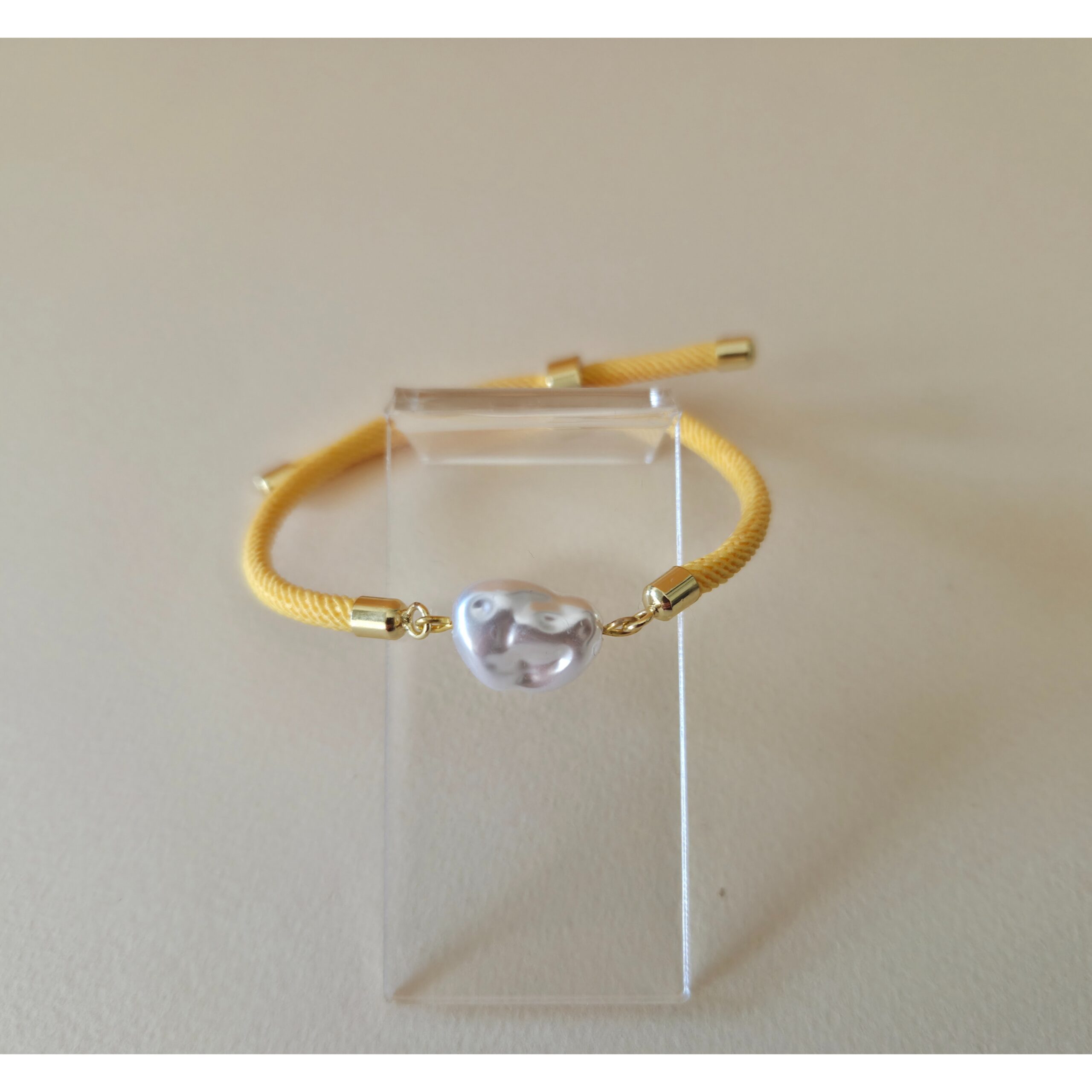 Bracelet perle nacrette blanc qualité premium irrésistible
