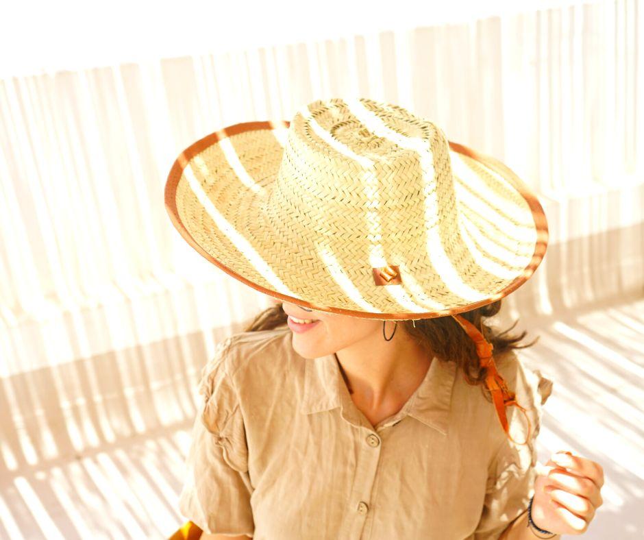 Chapeau de soleil fait mains en fibre de palmier naturelle avec ceinture en cuir - artisanat Tunisien fait main | ILEYCOM