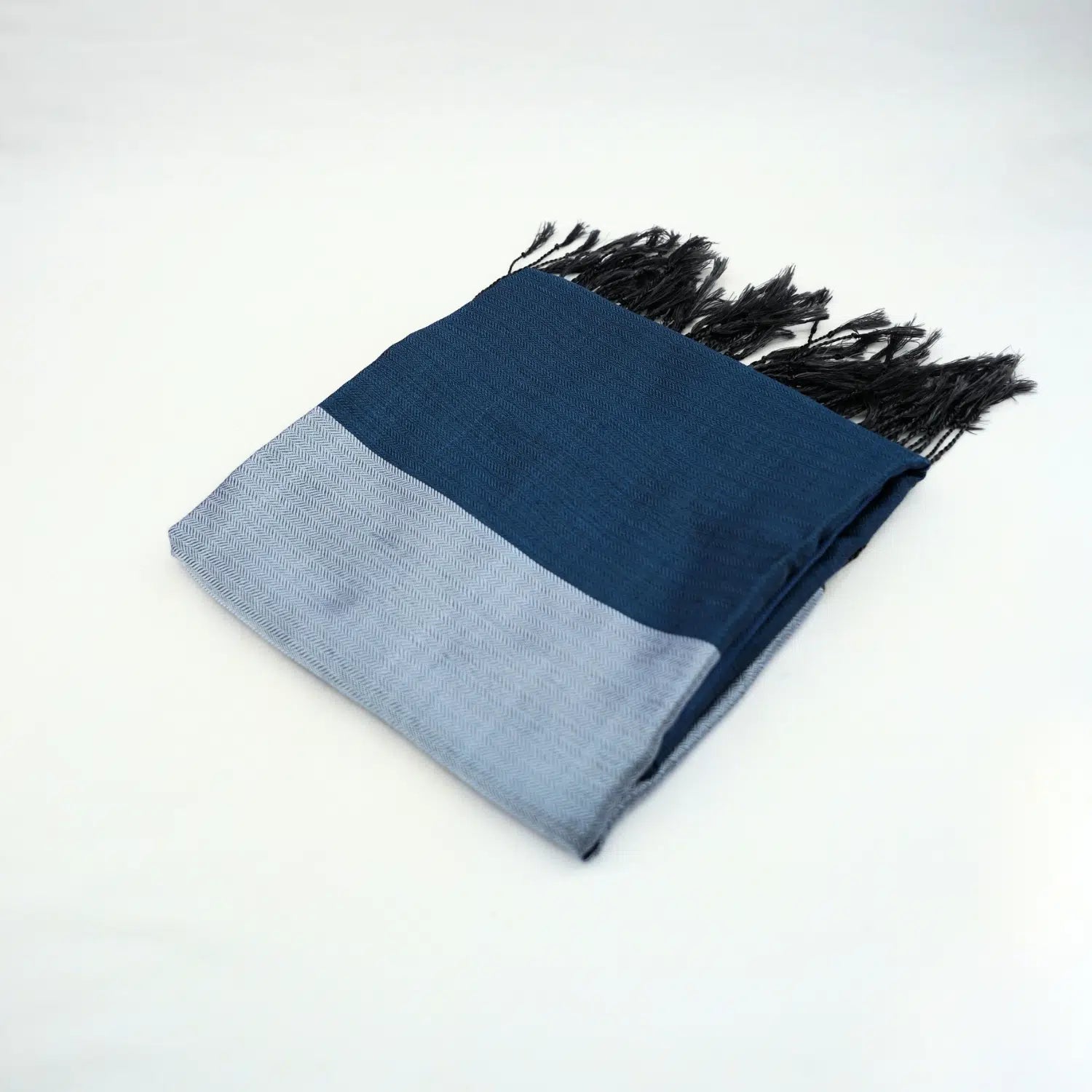 Écharpe bleue en soie