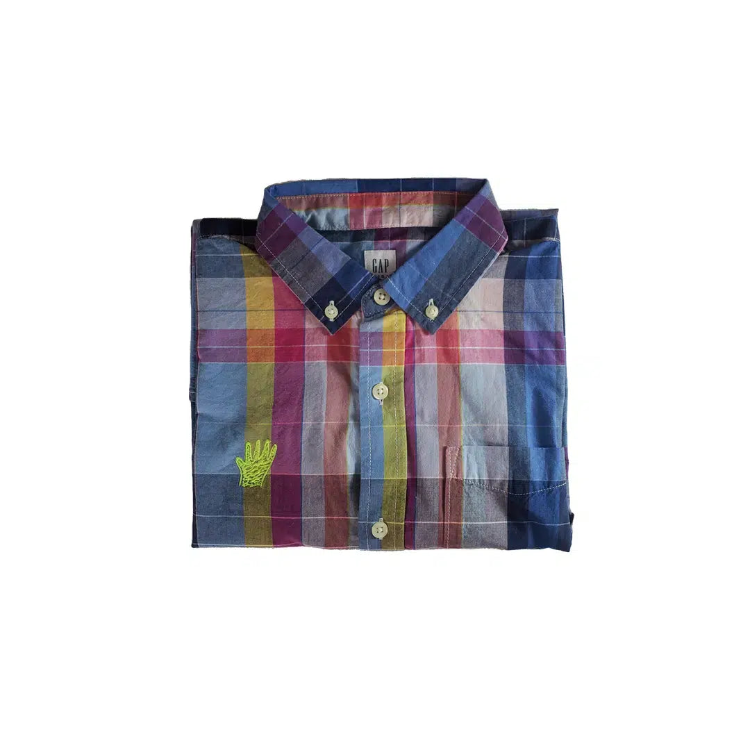 Chemise à carreaux roses et bleus upcyclée, ornée d'une broderie