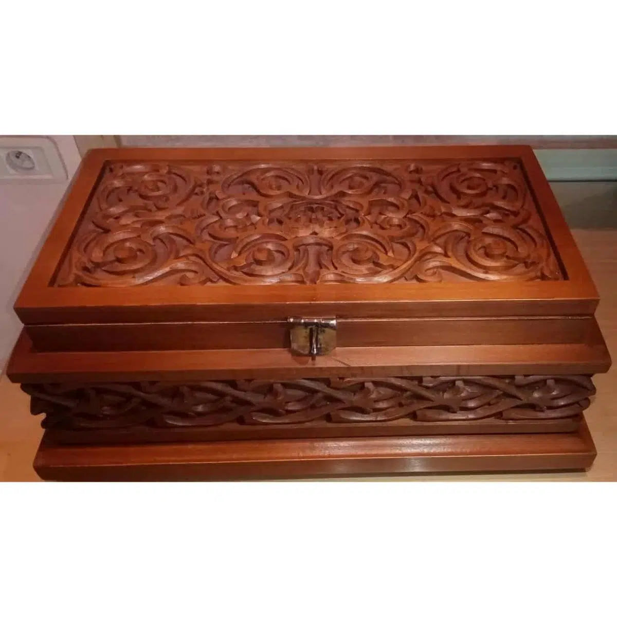 coffret bijoux en bois sculpté à la main pour un rangement élégant
