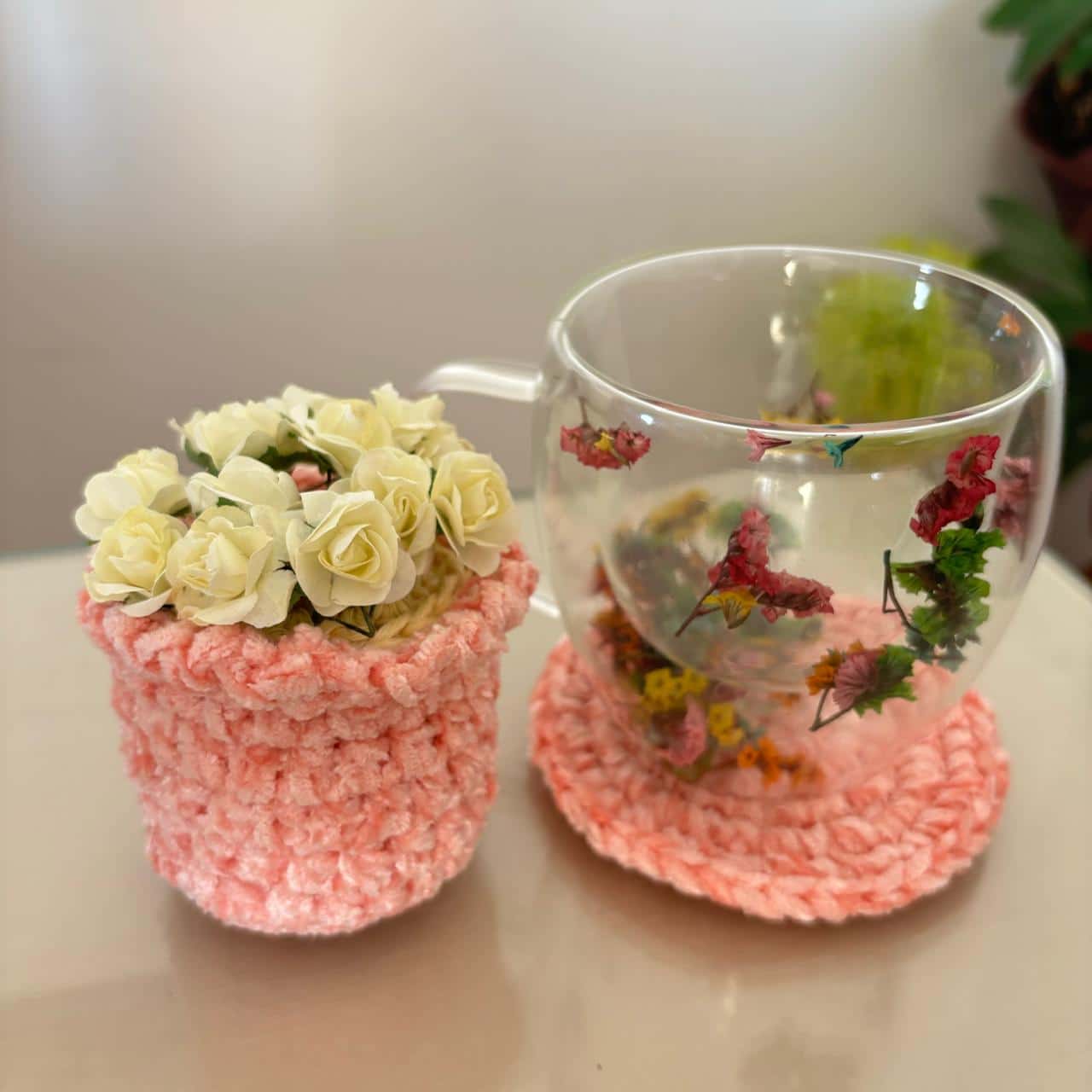 coffret cadeau rose mug + sous-tasse +pot de fleur handmade en crochet