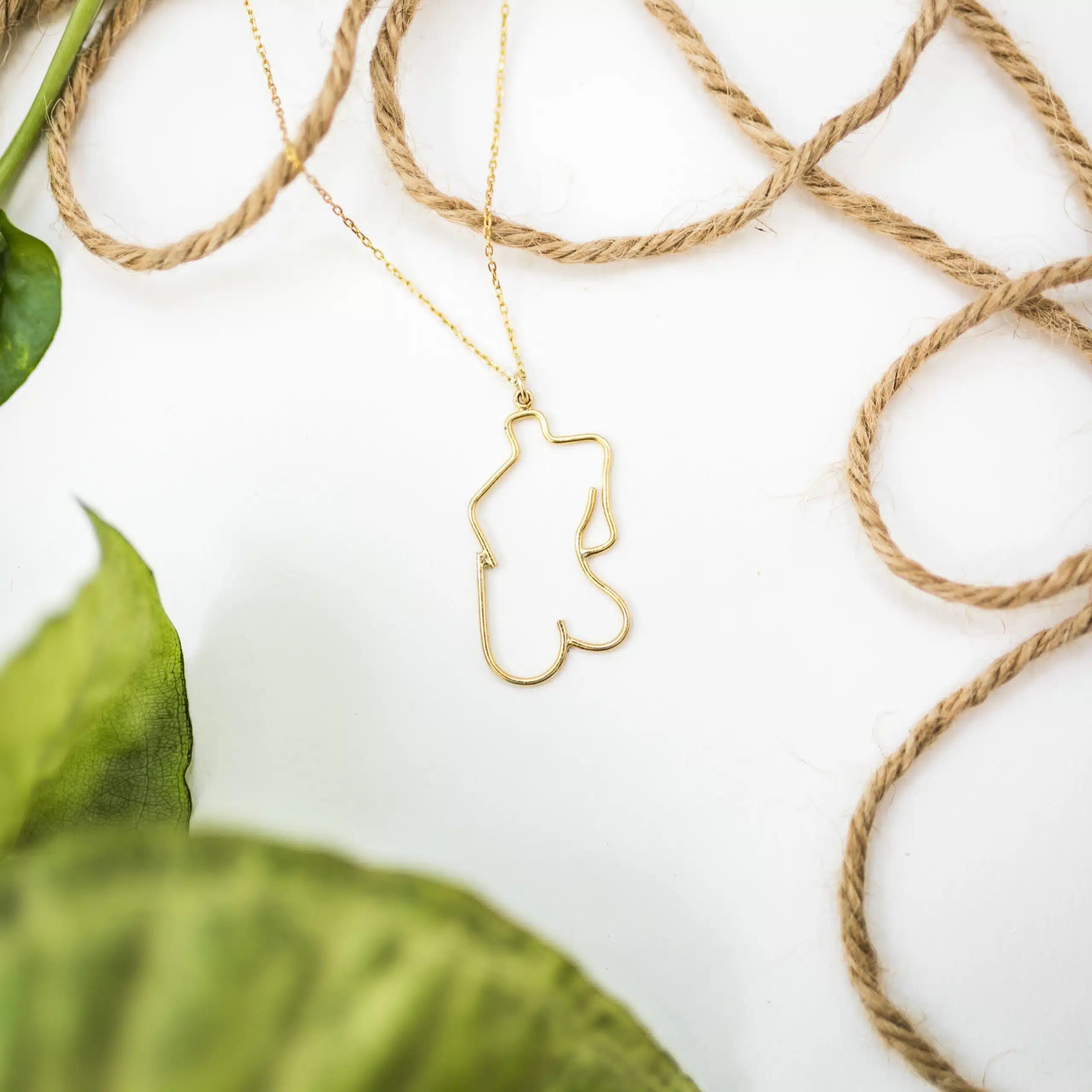 Collier corps féminin minimaliste fait main en argent 925