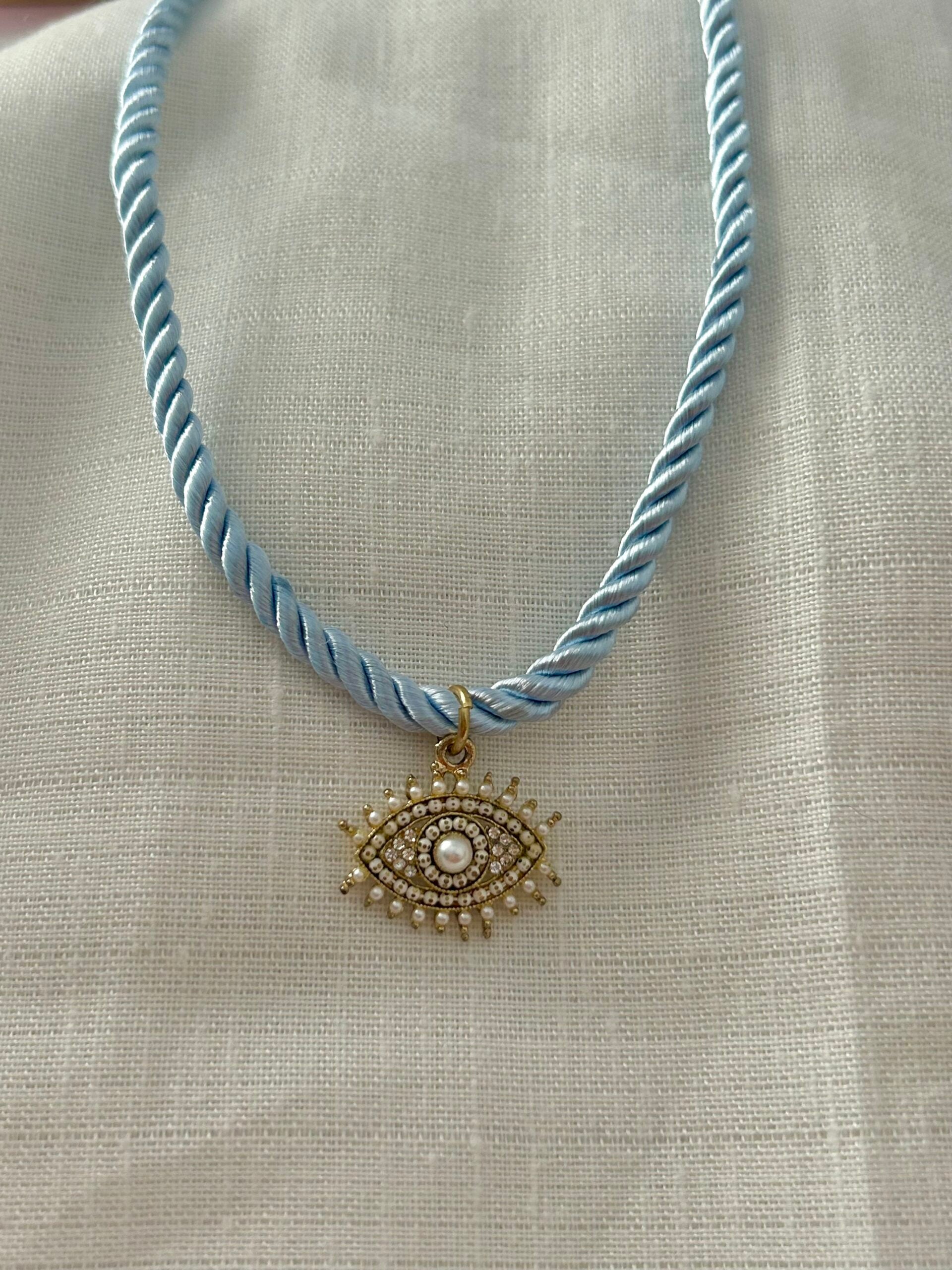 Collier en cordon satiné torsadé — vue 5. Artisanat Tunisie.