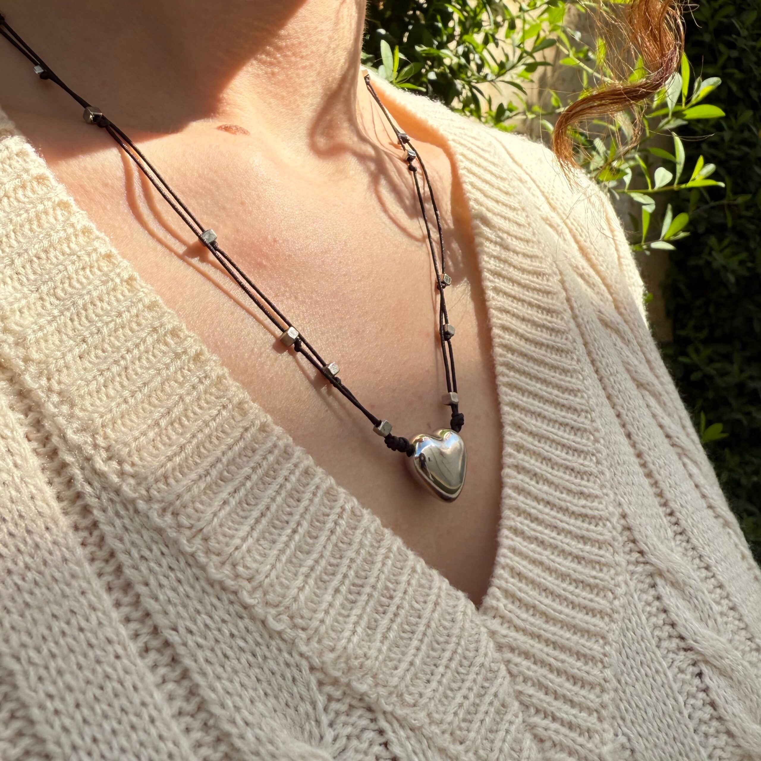 Collier macramé cœur en perles argenté fait main exclusif