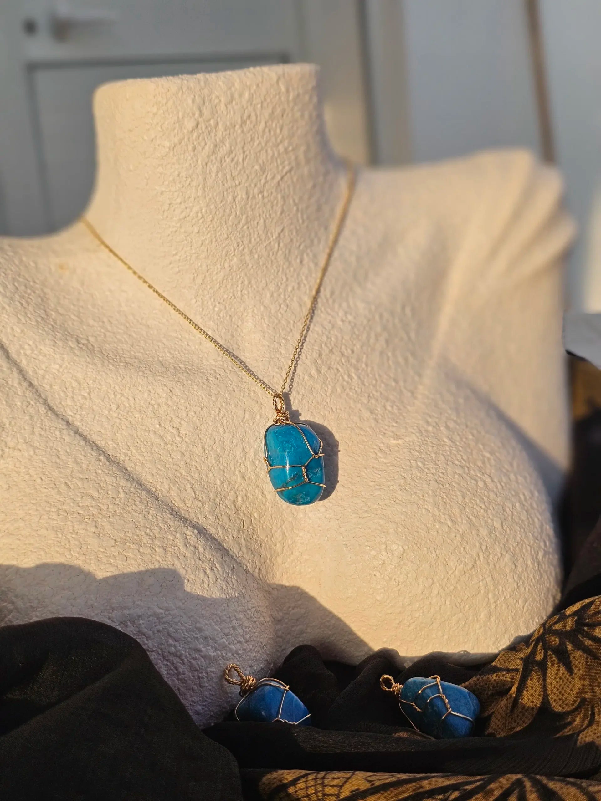 Collier Pendentif Turquoise Ciel en Argent et Or - Élégance Intemporelle