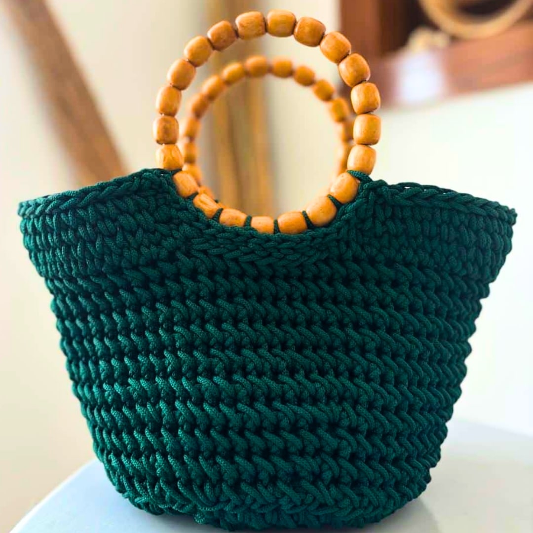 Couffin vert en crochet avec anses bamboo