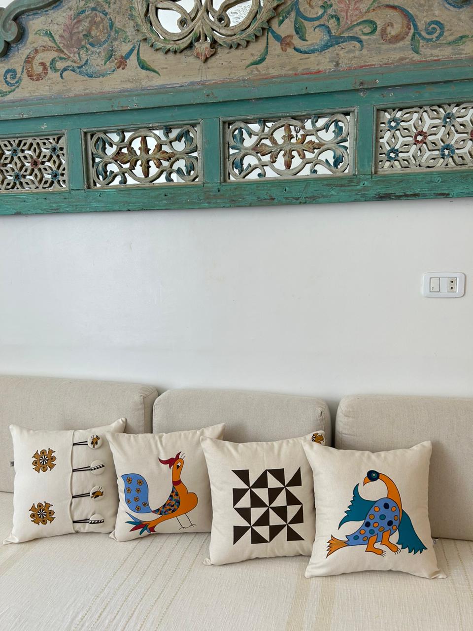 Coussin fait main, inspiré des motifs traditionnels de céramique
