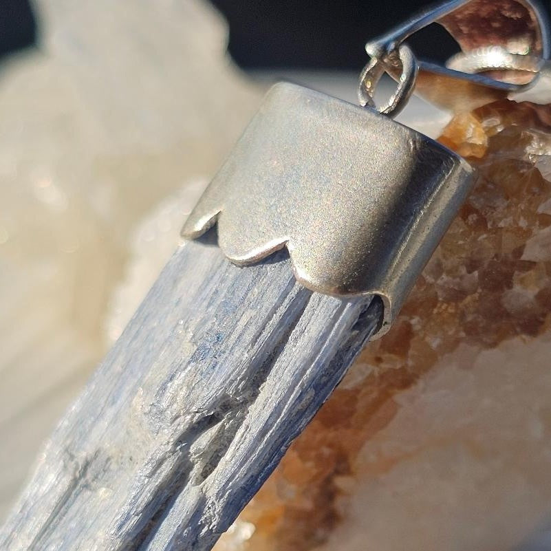 Collier kyanite en argent 925 pour un style unique et élégant