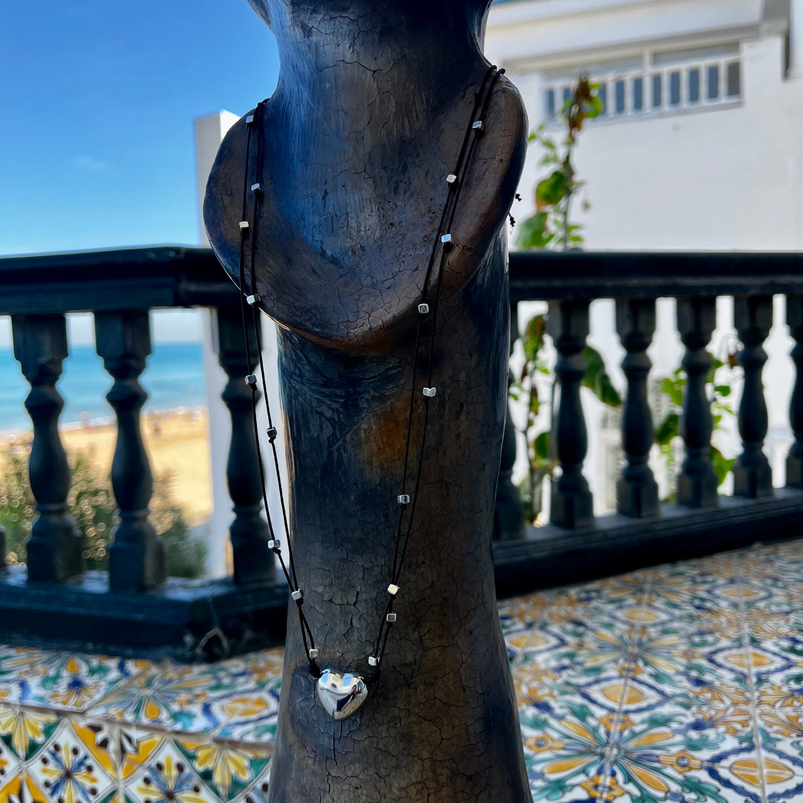 Collier macramé cœur en perles argenté fait main exclusif